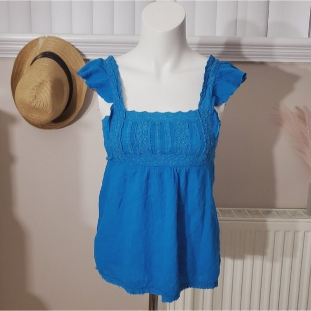 Aritzia Talula Very Rare Ditsy Flutter Embroidered Top